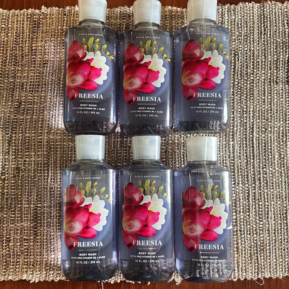 Lot of 6 Bath and Body Works Freesia shower gels!